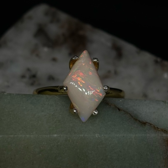 Multifired White Mexican Fire Opal 18k Gold Custom Ring With Silver Tips - Picture 5 of 6